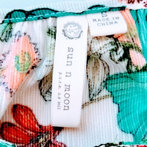 Sun and Moon Cream floral tunic top size S - Picture 8 of 8